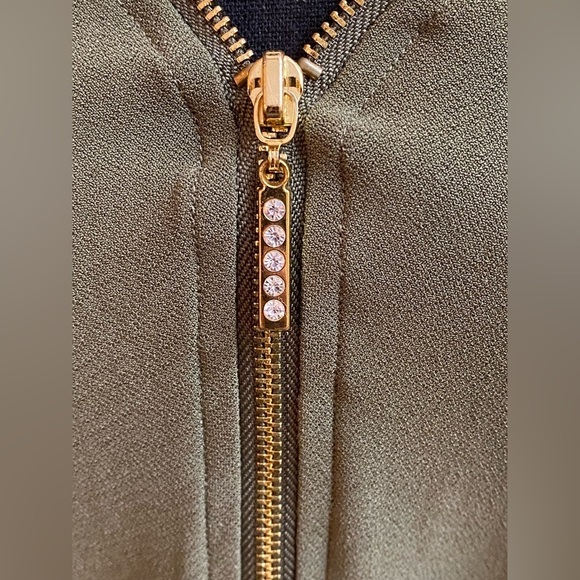 89th & Madison Olive Blouse with Gold Zipper Size 2X - Picture 2 of 5
